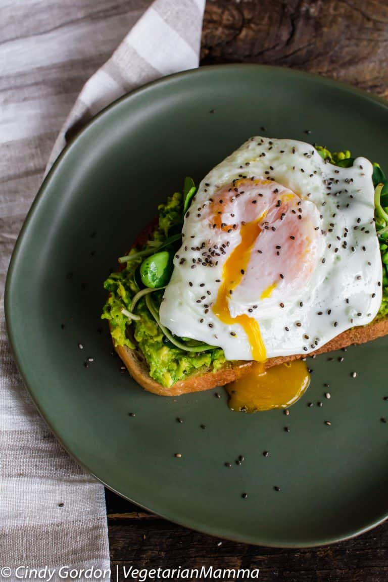 Fried Egg Avocado Toast - the perfect breakfast