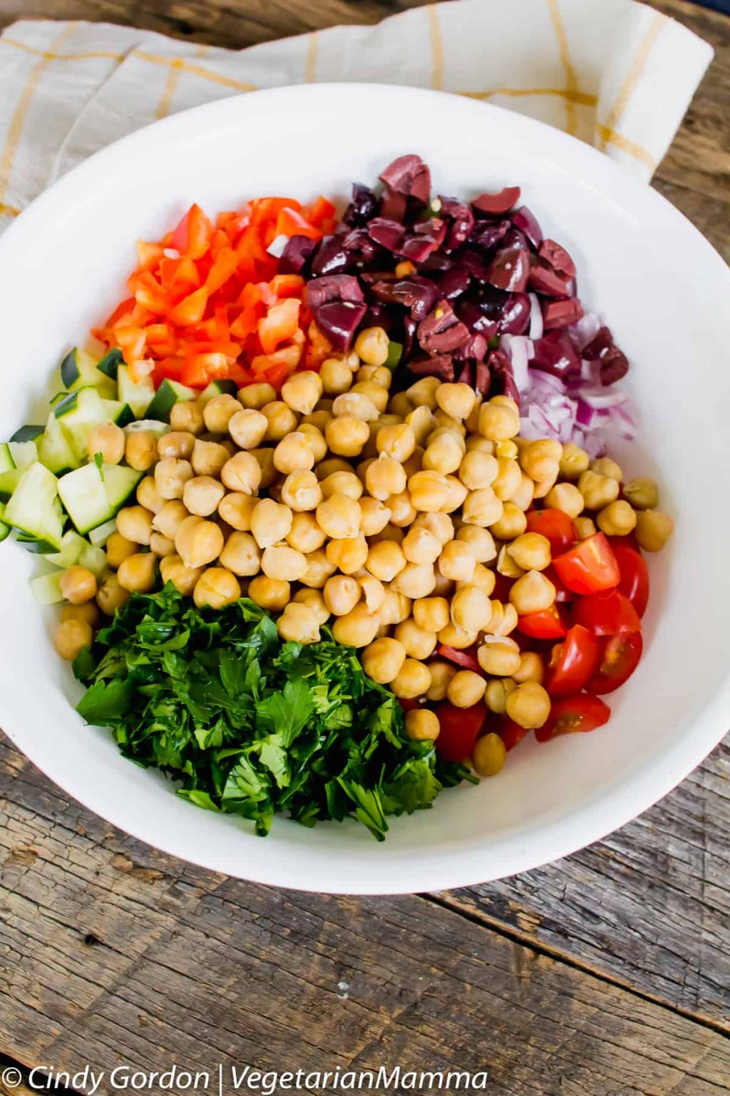 Mediterranean Quinoa Salad (Delicious and Easy) - Vegetarian Mamma