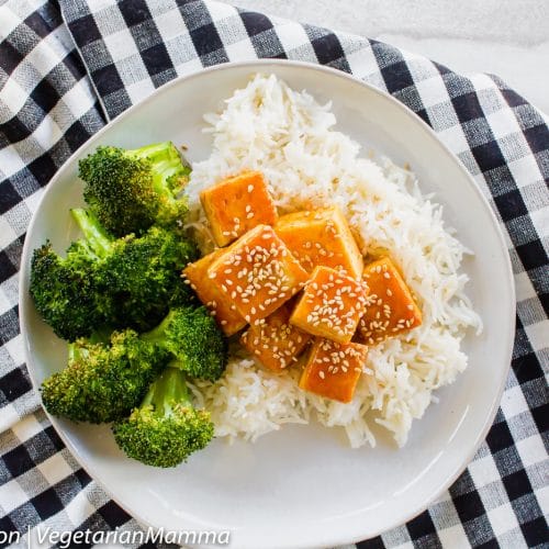 Honey Sriracha Tofu is a spicy fried tofu recipe perfect for lunch prep.