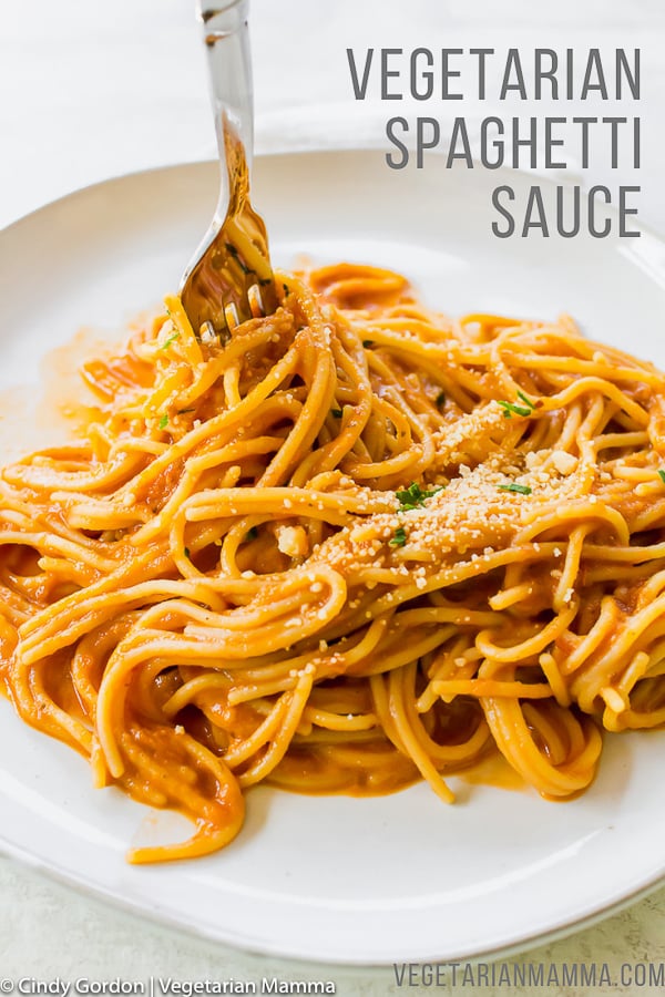 Vegetarian spaghettti sauce is a delicious minimalist approach to meatless spaghetti sauce.  Using minimal fresh ingredients brings out the robust taste in this vegan spaghetti sauce. #vegetarianspaghetti #veganspaghetti