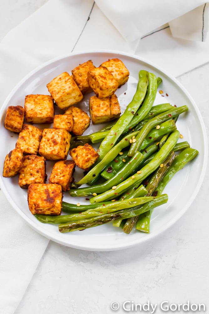 Baked tofu with paprika and garlic salt with a side of green beans