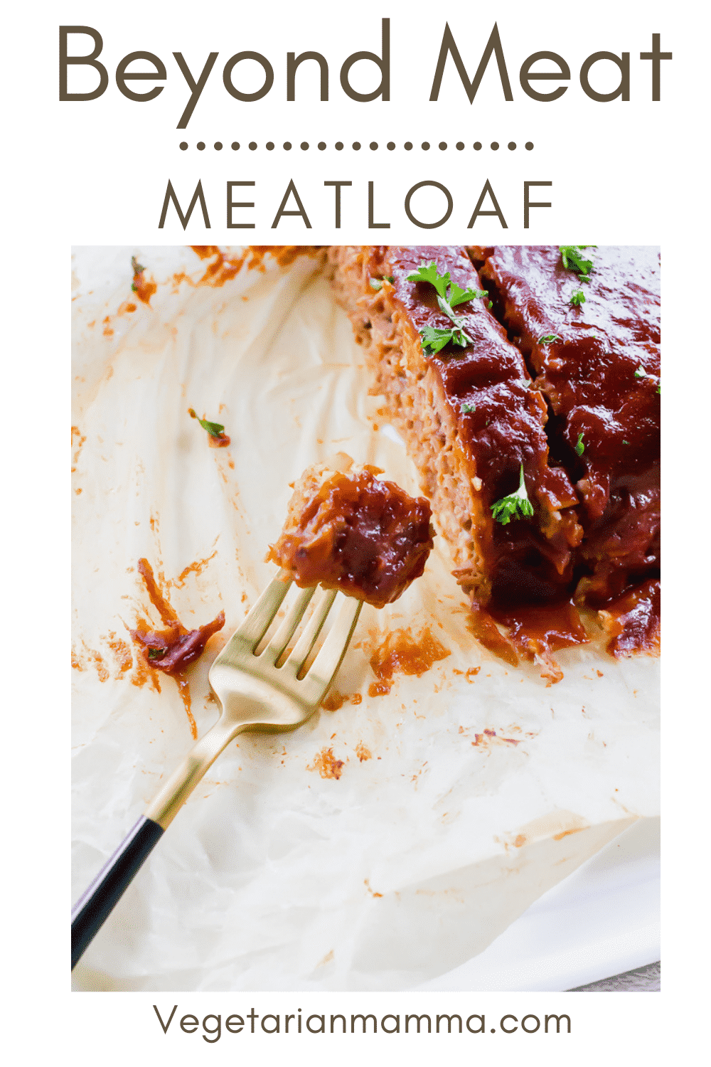 Beyond Meat meatloaf is the vegan comfort food of your dreams! Enjoy all the flavors of a traditional meatloaf with a plant-based protein swap instead of meat. #beyondmeat #beyondmeatmeatloaf #vegetarianmeatloaf