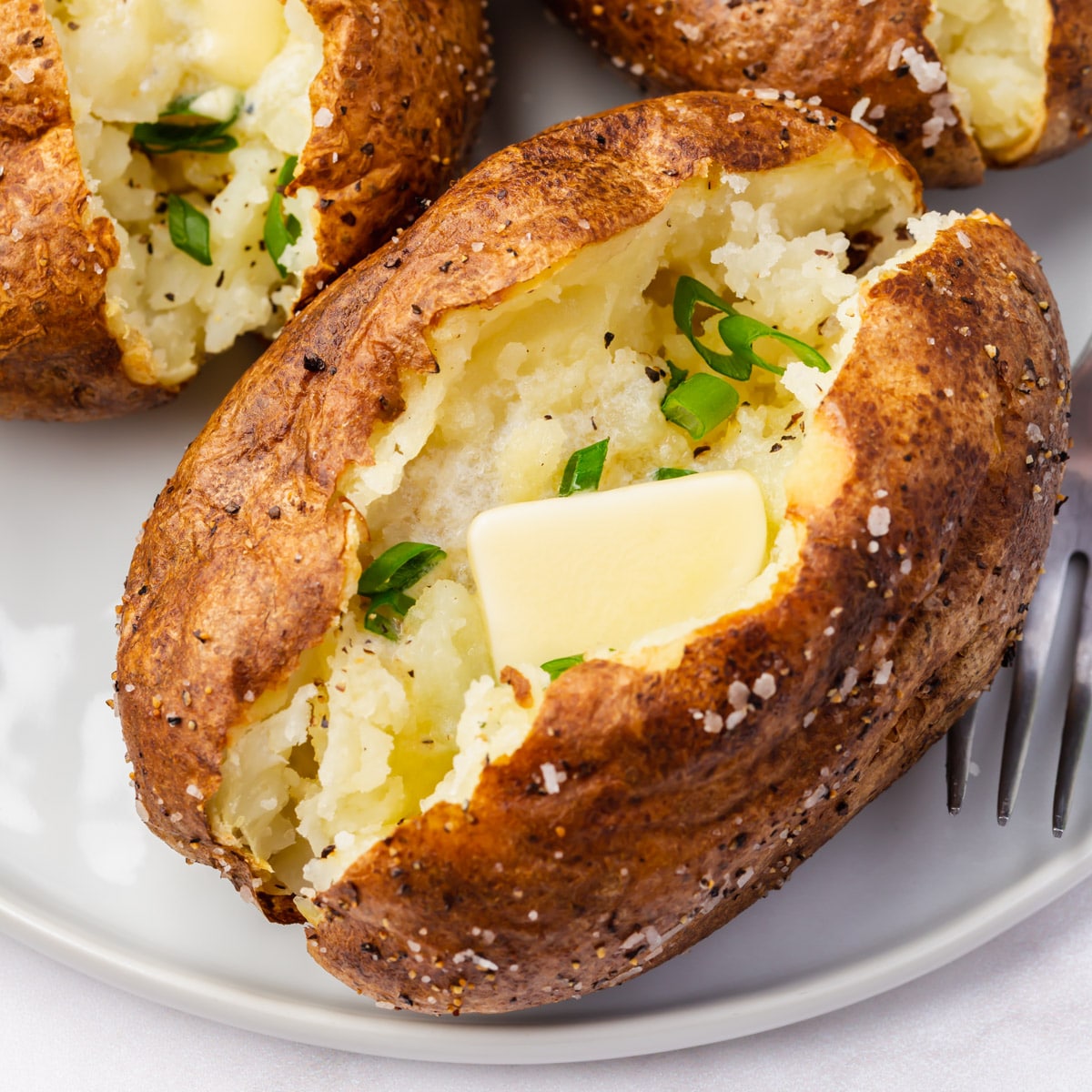 https://vegetarianmamma.com/wp-content/uploads/2021/03/Air-Fryer-Baked-Potato-Featured-Image1.jpg