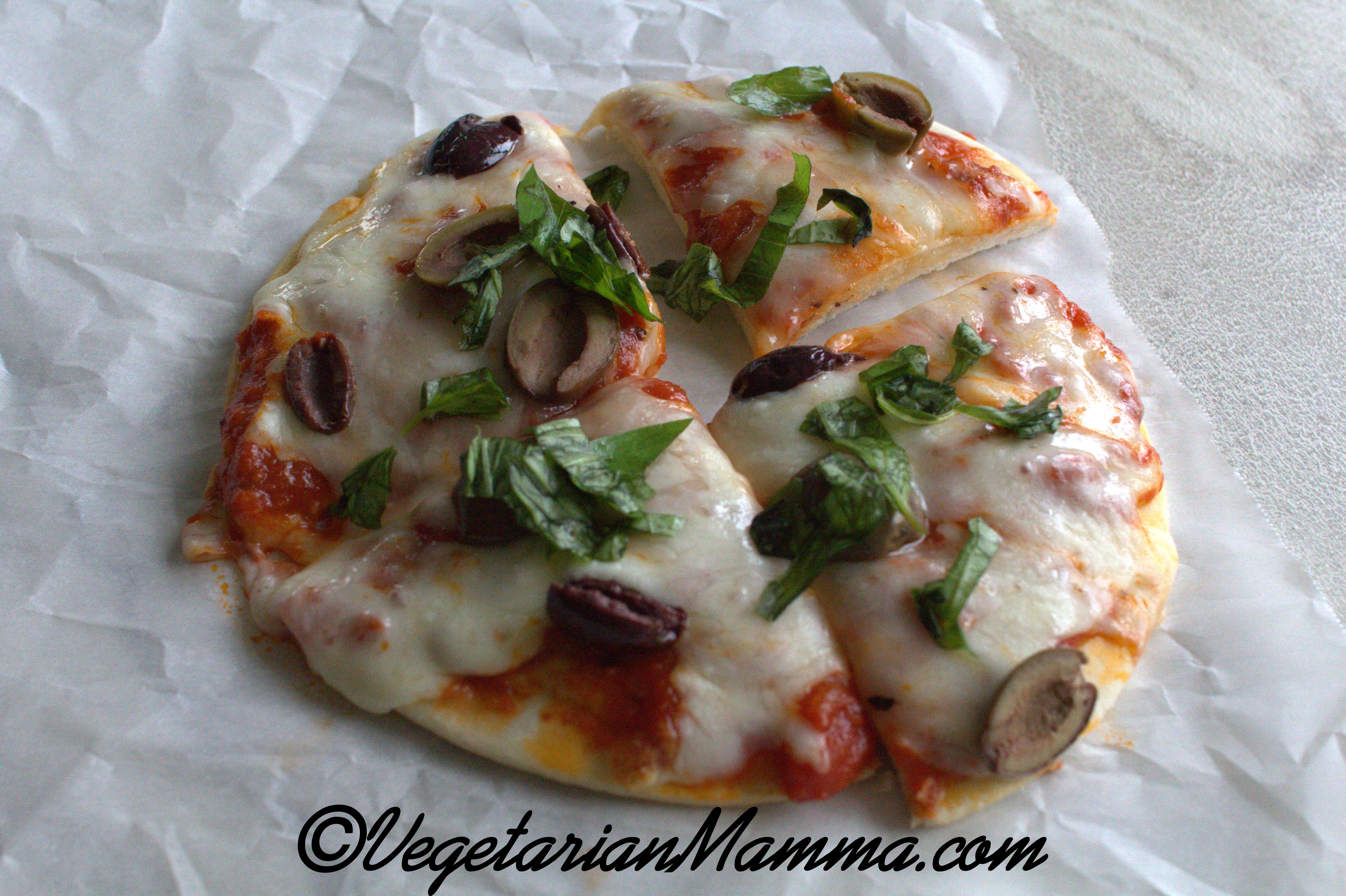 Yummy and delicious air fryer pizza - who knew? via @vegetarian mamma