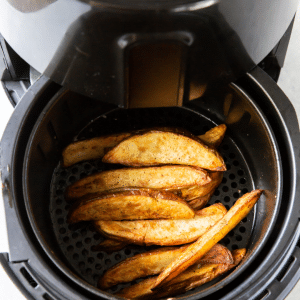 cooked potato wedges in black air fryer