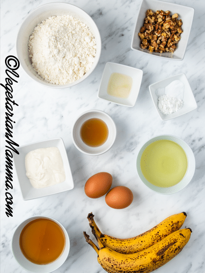 all the ingredients for the no sugar banana bread are shown in their individual bowl.