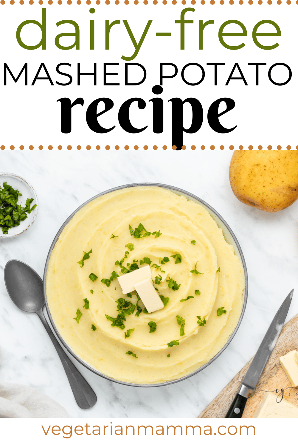 These dairy free mashed potatoes are rich, creamy and flavorful! These comforting vegan mashed potatoes are foolproof!  | vegan mashed potatoes