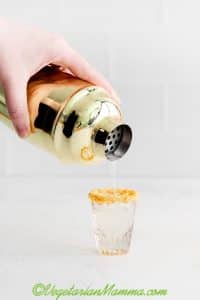 Pour liquid from shaker to glass
