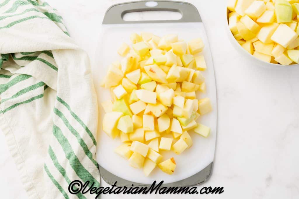 Peel, core, and slice apples into 1-inch chunks.