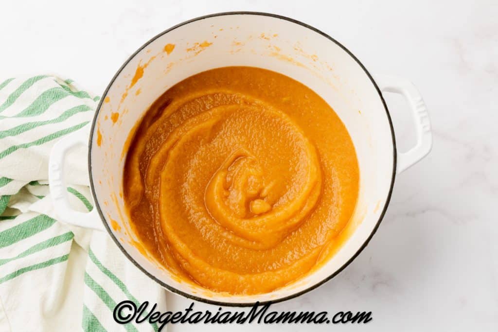 Mash with a potato masher or puree the applesauce with an immersion blender or transfer to a blender/food processor.