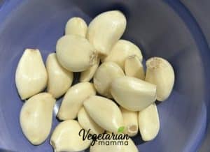 A bowl of garlic.